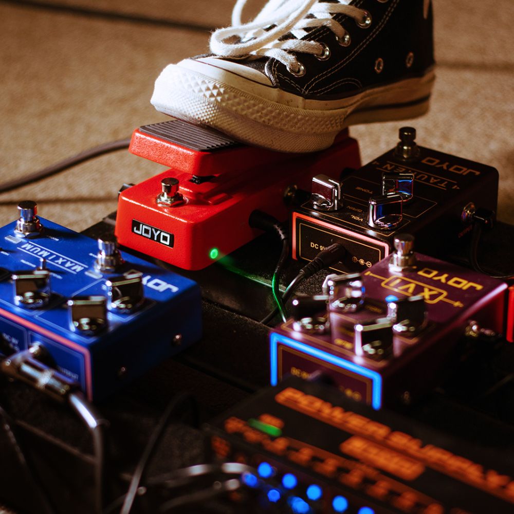 JOYO WAH-II Multimode WAH and Hi-Z Volume Pedal with WAH-WAH Sound Q Value Knob, LED Indicator, Red - Image 10